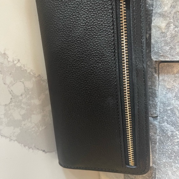 Kate spade ♠️ wallet black bailey flaw is on back of wallet new with tags - Picture 11 of 13